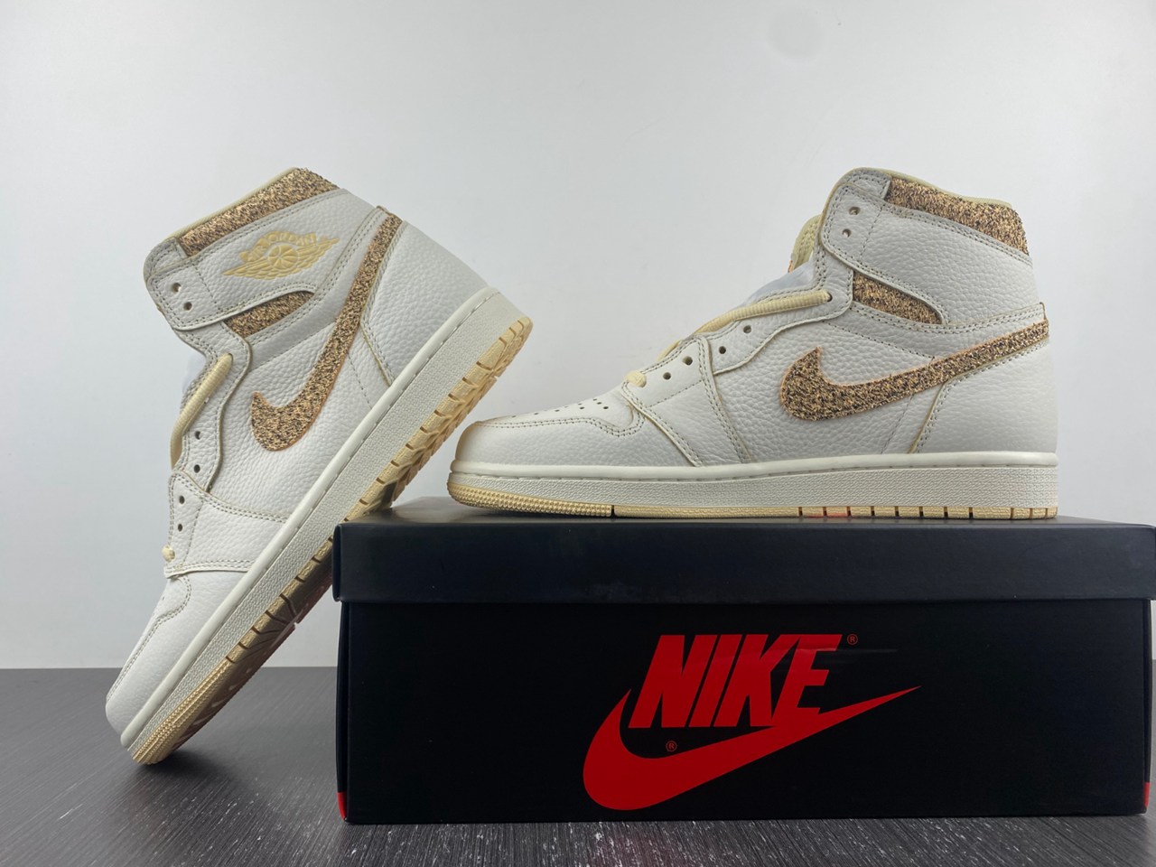 Air Jordan 1 High OG ??Vibrations of Naija FD8631-100